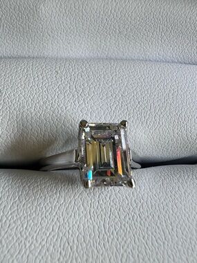 Emerald-Cut Cubic Zirconia Stone Rhodium Silver Ring - Timeless Sparkle
